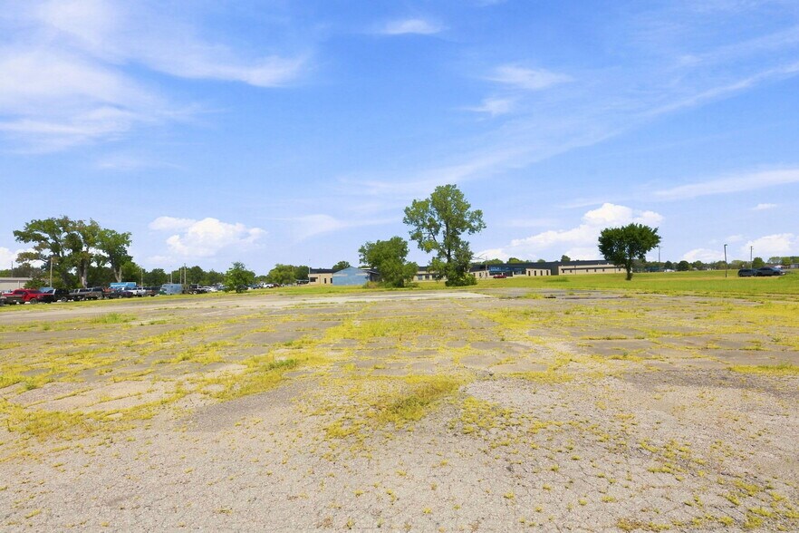 More Photos Of 1406 East St, Iola Land For Sale