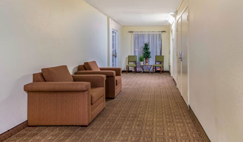 More Photos Of 6410 N Interstate 35, San Antonio Hotel For Sale