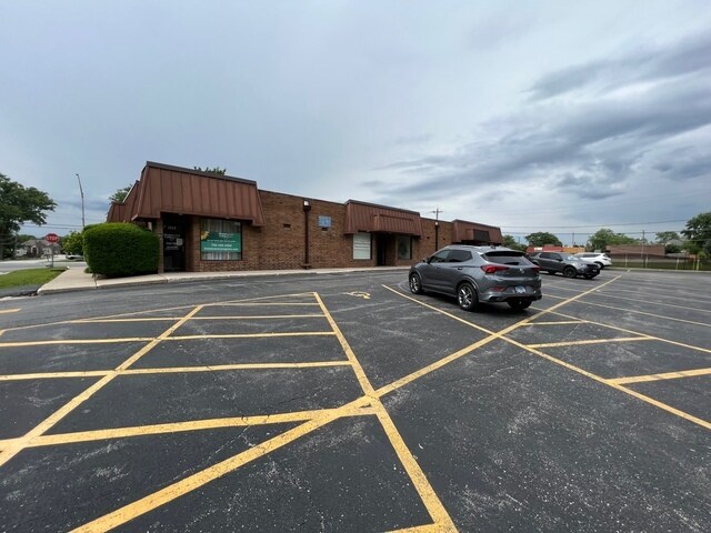 More Photos Of 9957-9959 S Roberts Rd, Palos Hills Medical For Lease