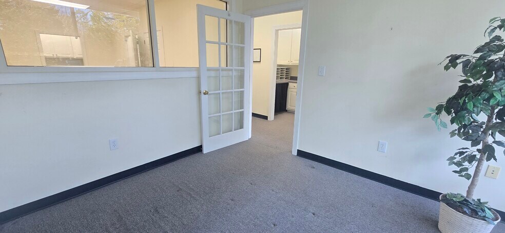 More Photos Of 100 Governors Trace, Fayetteville Office For Lease