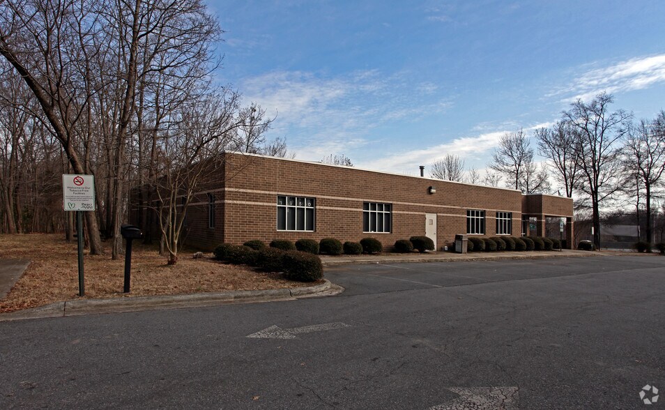 More Photos Of 1950 Bishop Madison Ln, Charlotte Office For Sale