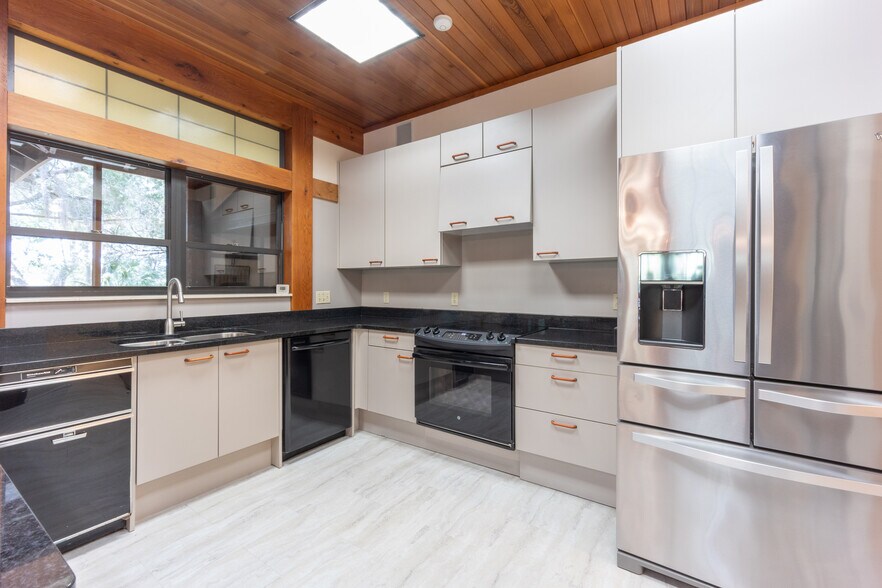 More Photos Of 1606 3rd Ave SE, Steinhatchee Lodge Meeting Hall For Sale