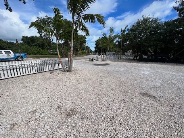 More Photos Of 106309 Overseas Hwy, Key Largo Auto Dealership For Lease