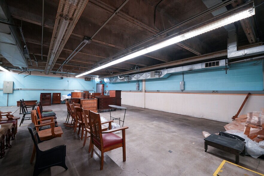 More Photos Of 1555-1557 SE Crystal Lake Dr, Corvallis Warehouse For Lease