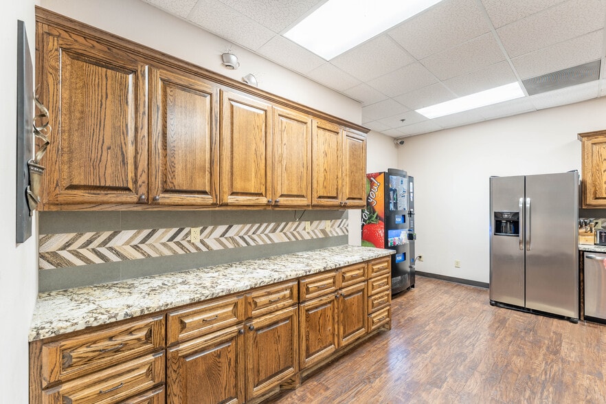More Photos Of 1444 N Central Expy, McKinney Office For Sale