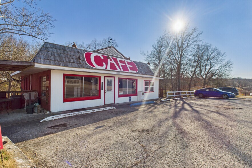 More Photos Of 1603 Central Blvd, Bull Shoals Restaurant For Sale