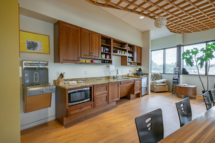 More Photos Of 6 Kitty Hawk Lndg, Londonderry Office For Sale