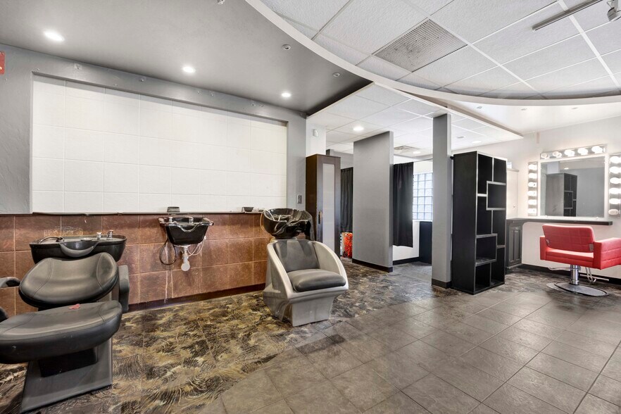 More Photos Of 5037 N Harlem Ave, Chicago General Retail For Lease