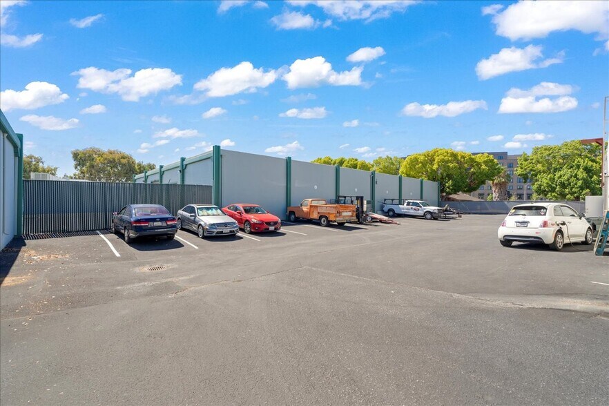 More Photos Of 290-302 Brokaw Rd, Santa Clara Warehouse For Sale