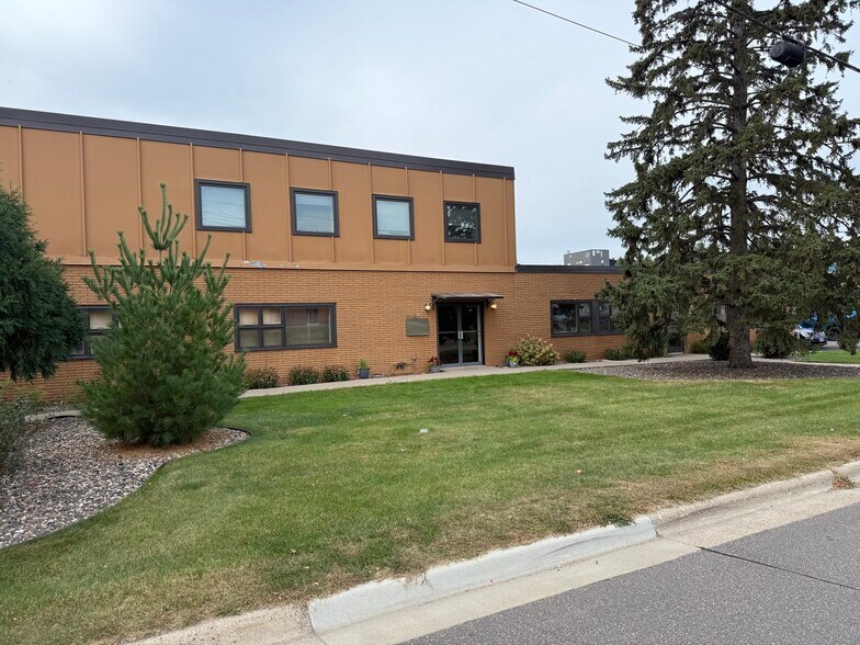 More Photos Of 2238-2240 Edgewood Ave S, Minneapolis Light Manufacturing For Lease