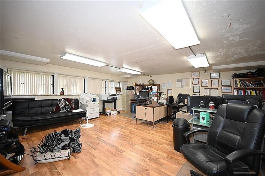 More Photos Of 205 W Brasfield St, Smithville Industrial For Sale
