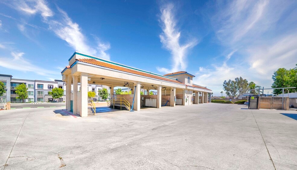 More Photos Of 1352 N Santa Fe Ave, Vista Carwash For Sale