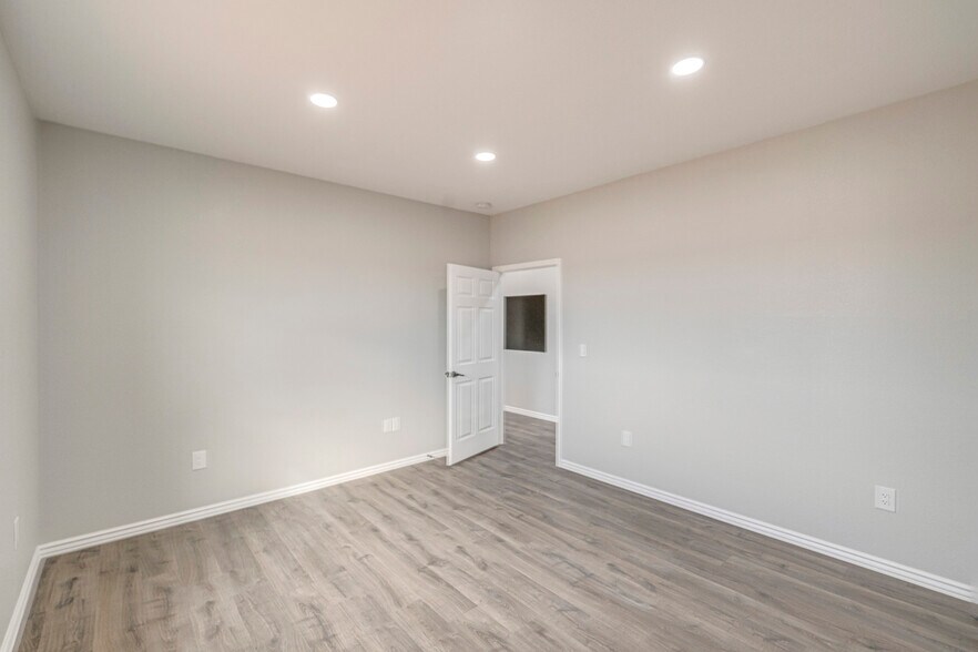 More Photos Of 5268/5450 N FM 866, Odessa Warehouse For Sale