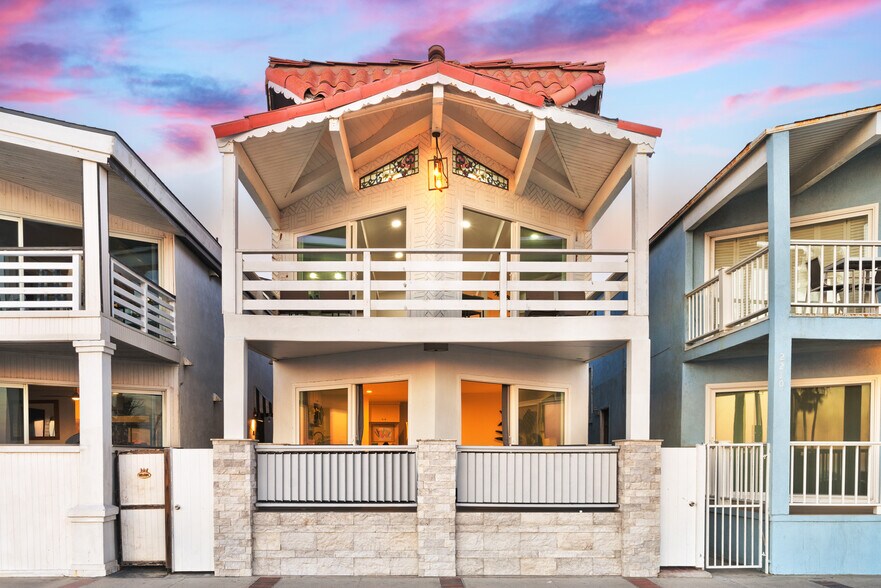 More Photos Of 2212 W Oceanfront, Newport Beach Multifamily For Sale