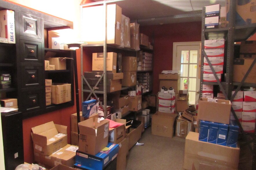 More Photos Of 20 Industrial Dr, Middletown Light Manufacturing For Sale