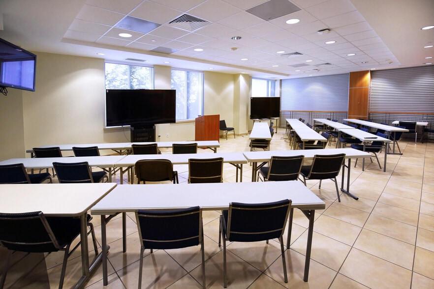 More Photos Of 1905 Doctors Hospital Dr, Bridgeport Healthcare For Sale