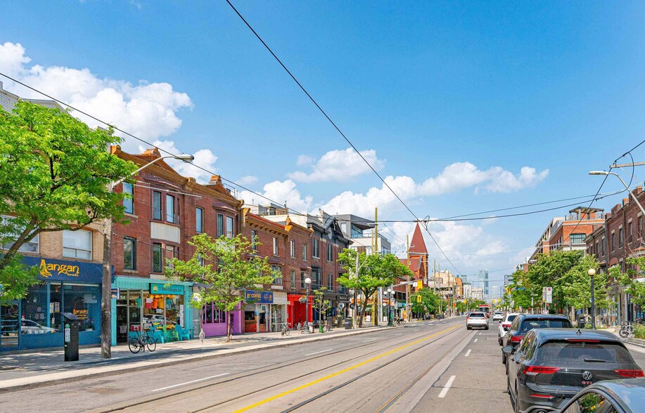 More Photos Of 550 College St, Toronto Storefront For Lease