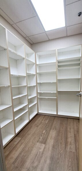 More Photos Of 100 Old River Rd, Bakersfield Medical For Lease