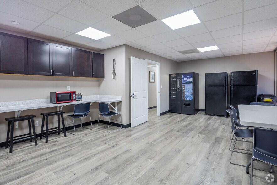 More Photos Of 2328 N US Hwy 19, Holiday Medical For Lease