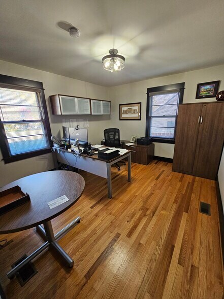 More Photos Of 110 Confederate Dr, Franklin Office Residential For Lease