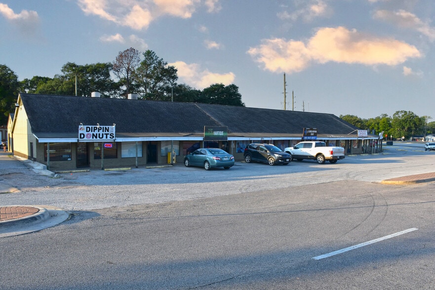 More Photos Of 418 Highway 90 W, Sealy Storefront For Sale