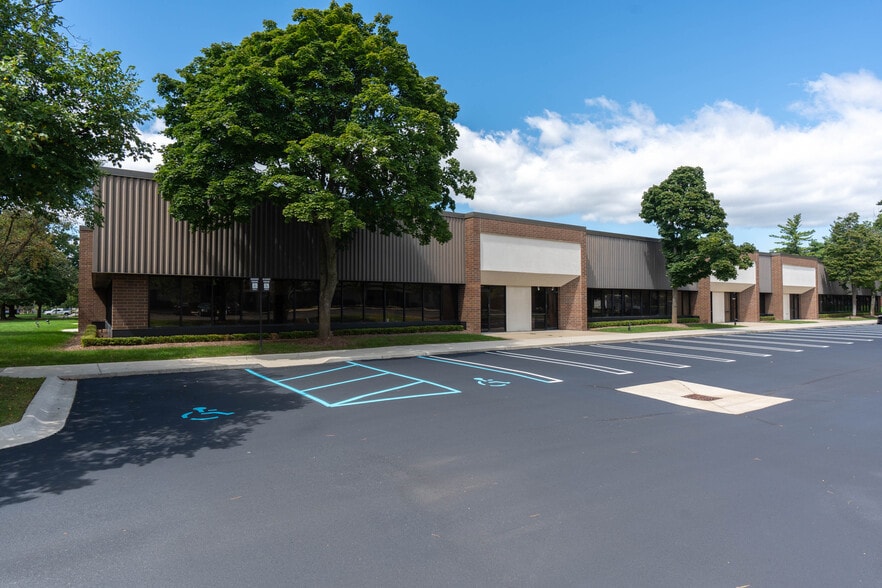 More Photos Of 21455 Melrose Ave, Southfield Unknown For Lease
