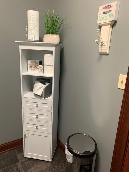 More Photos Of 11079-11099 Village Square Ln, Fishers Office For Lease