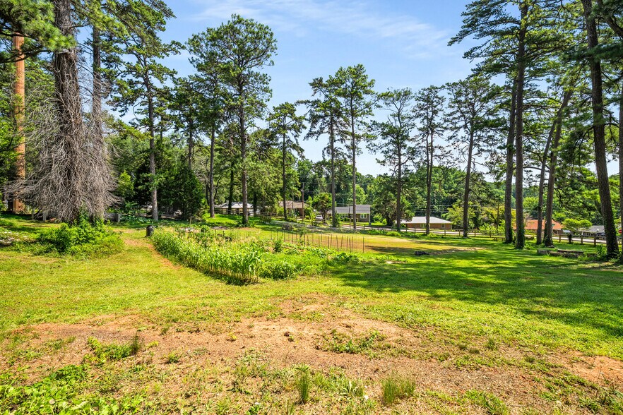More Photos Of 1776 Sylvan Rd SW, Atlanta Religious Facility For Sale