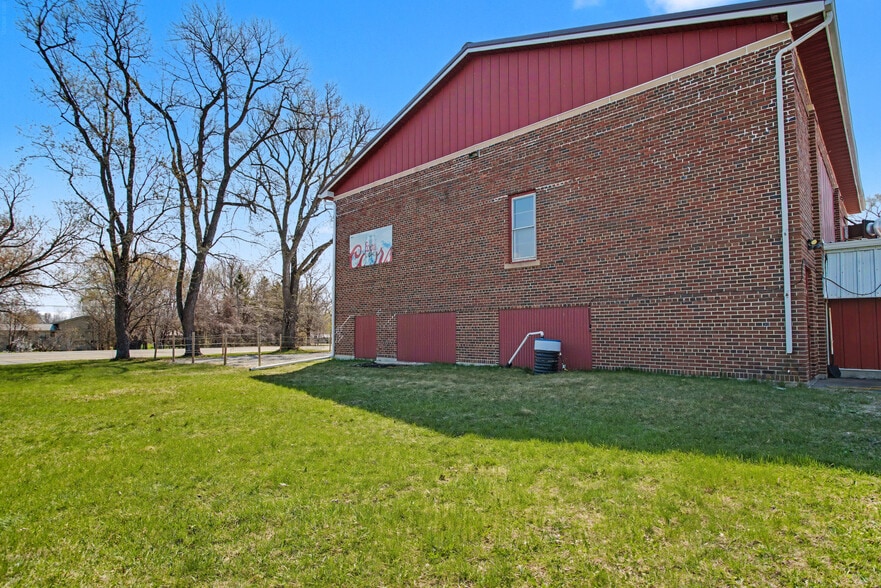 More Photos Of 7540 5th St, New Auburn Bar For Sale