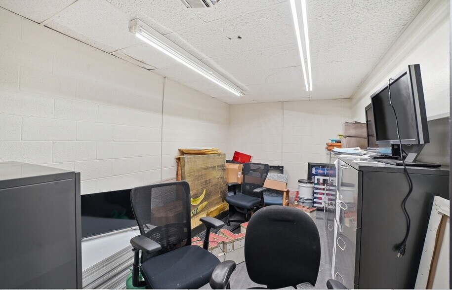 More Photos Of 2908 11th St, Dallas Office For Sale