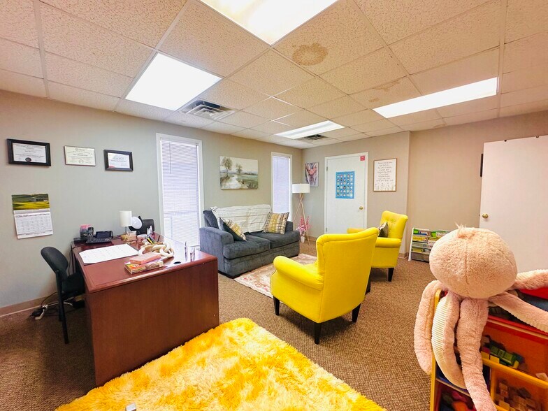 More Photos Of 110 Sunset Dr, Beckley Office For Lease