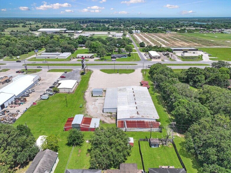 More Photos Of 1440 Gulfway Dr, Winnie Showroom For Sale