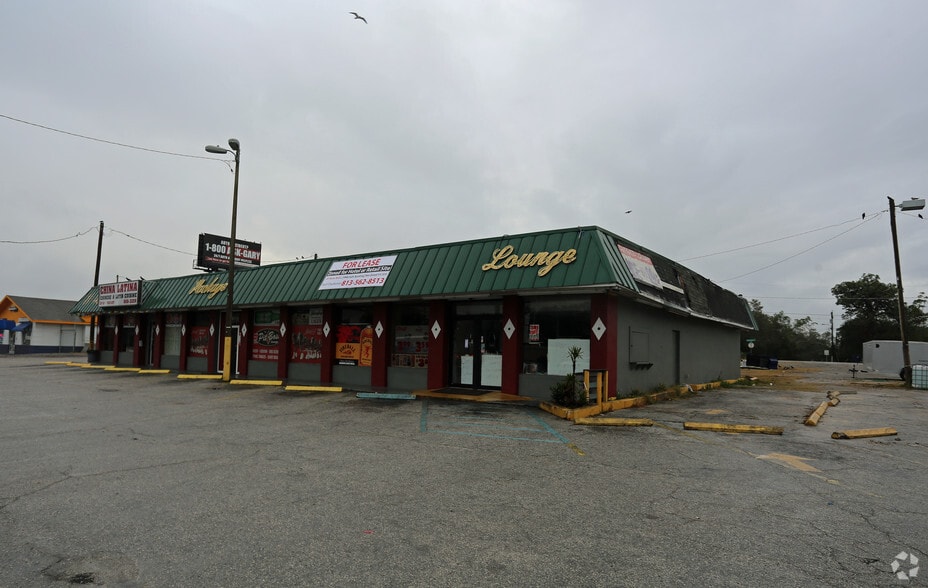 More Photos Of 3711 E Busch Blvd, Tampa Freestanding For Lease