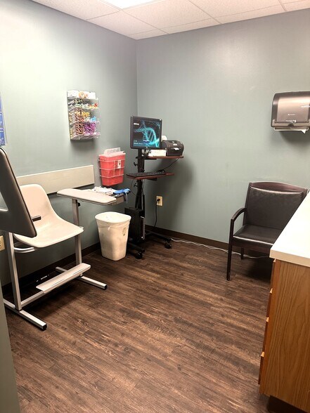 More Photos Of 11350 Pembrooke Sq, Waldorf Medical For Sale