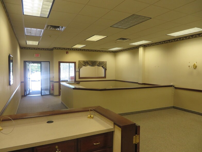 More Photos Of 8 Reading Rd, Flemington Unknown For Lease