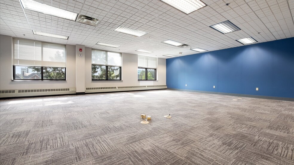 More Photos Of 22 N 1st St, Newark Light Distribution For Lease