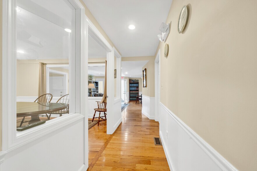 More Photos Of 58 Main St, Topsfield Office For Sale
