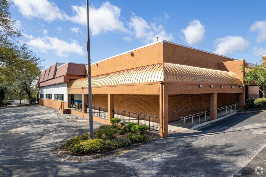 More Photos Of 6711 W Newberry Rd, Gainesville Department Store For Sale
