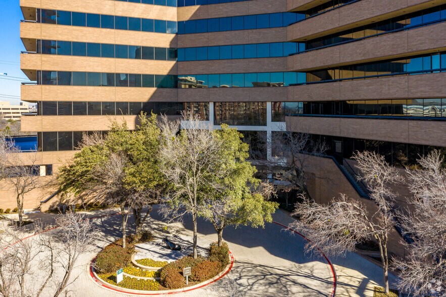 More Photos Of 3100 McKinnon St, Dallas Office For Lease