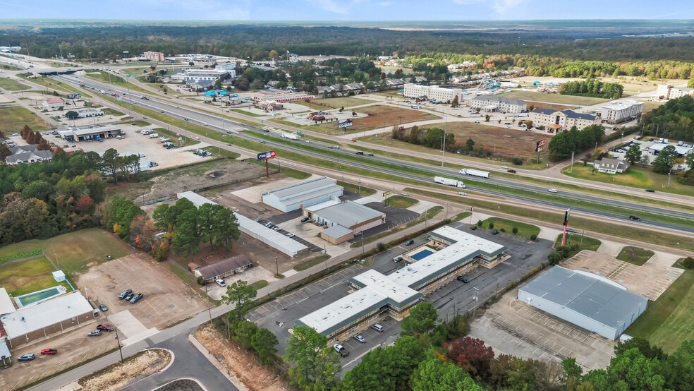 More Photos Of 900 Realtor Ave, Texarkana Hotel For Sale