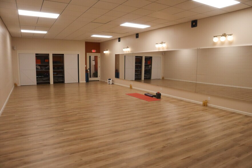 More Photos Of 1152 Commerce Ave, Longview Freestanding For Sale