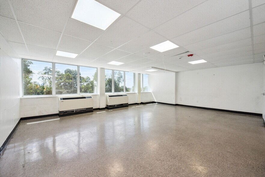 More Photos Of 3300 Henry Ave, Philadelphia Unknown For Lease