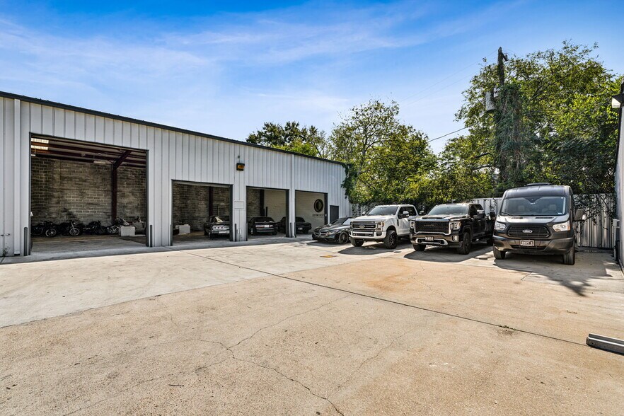 More Photos Of 5703-5705 Edgemoor Dr, Houston Warehouse For Lease