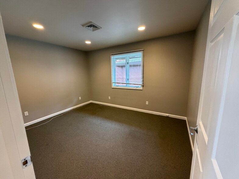More Photos Of 4211 E Third St, Bloomington Office For Lease