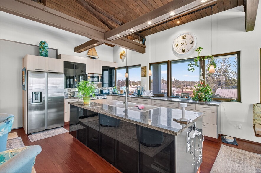 More Photos Of 5657 Shore S blvd, Gulfport Specialty For Sale