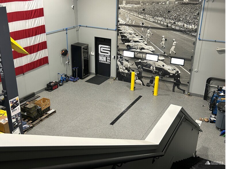 More Photos Of 7287 Greenridge Rd, Windsor Showroom For Sale