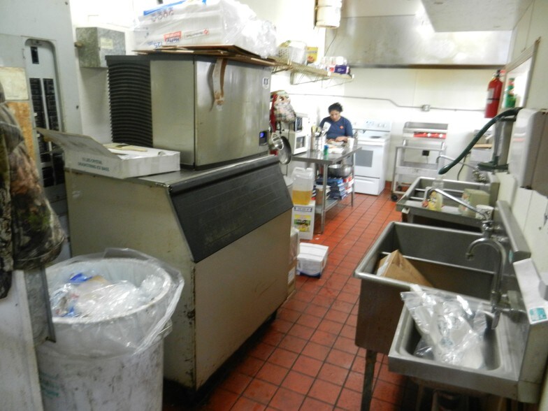 More Photos Of 1290 Gray Hwy, Macon-Bibb Service Station For Sale