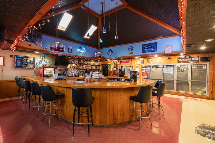 More Photos Of 199 E Hwy 60, Pekin Bar For Sale