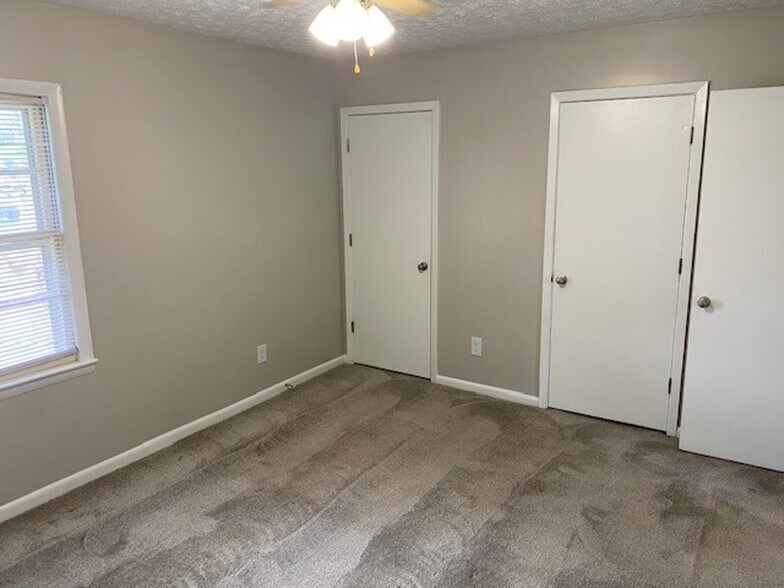 More Photos Of 1133-1144 Berkshire Rd, Fayetteville Apartments For Sale