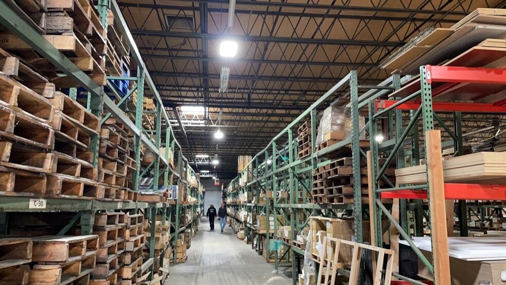 More Photos Of 400 N Midland Ave, Saddle Brook Warehouse For Lease